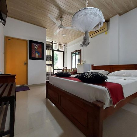 Lake Wave Hotel Anuradhapura Luaran gambar