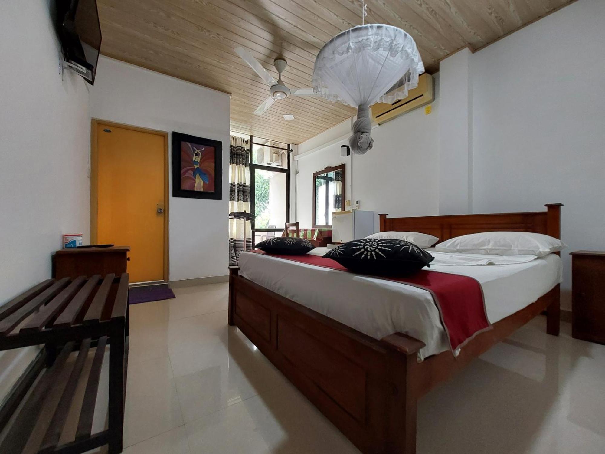 Lake Wave Hotel Anuradhapura Luaran gambar