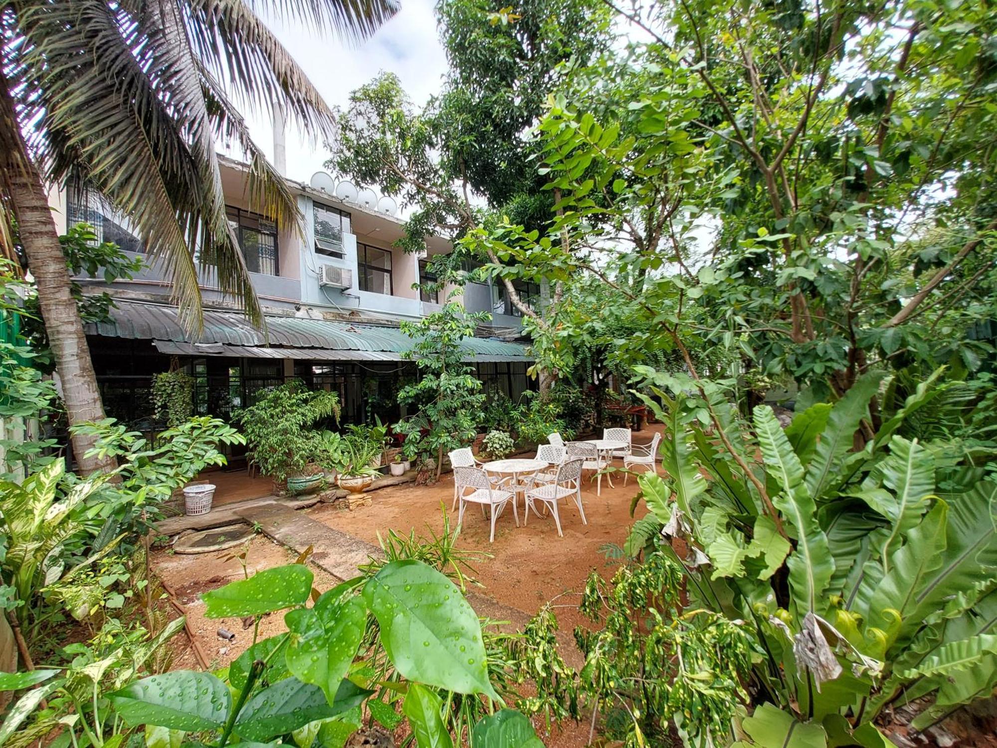 Lake Wave Hotel Anuradhapura Luaran gambar