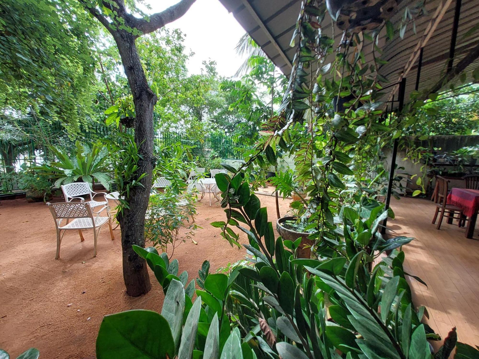 Lake Wave Hotel Anuradhapura Luaran gambar