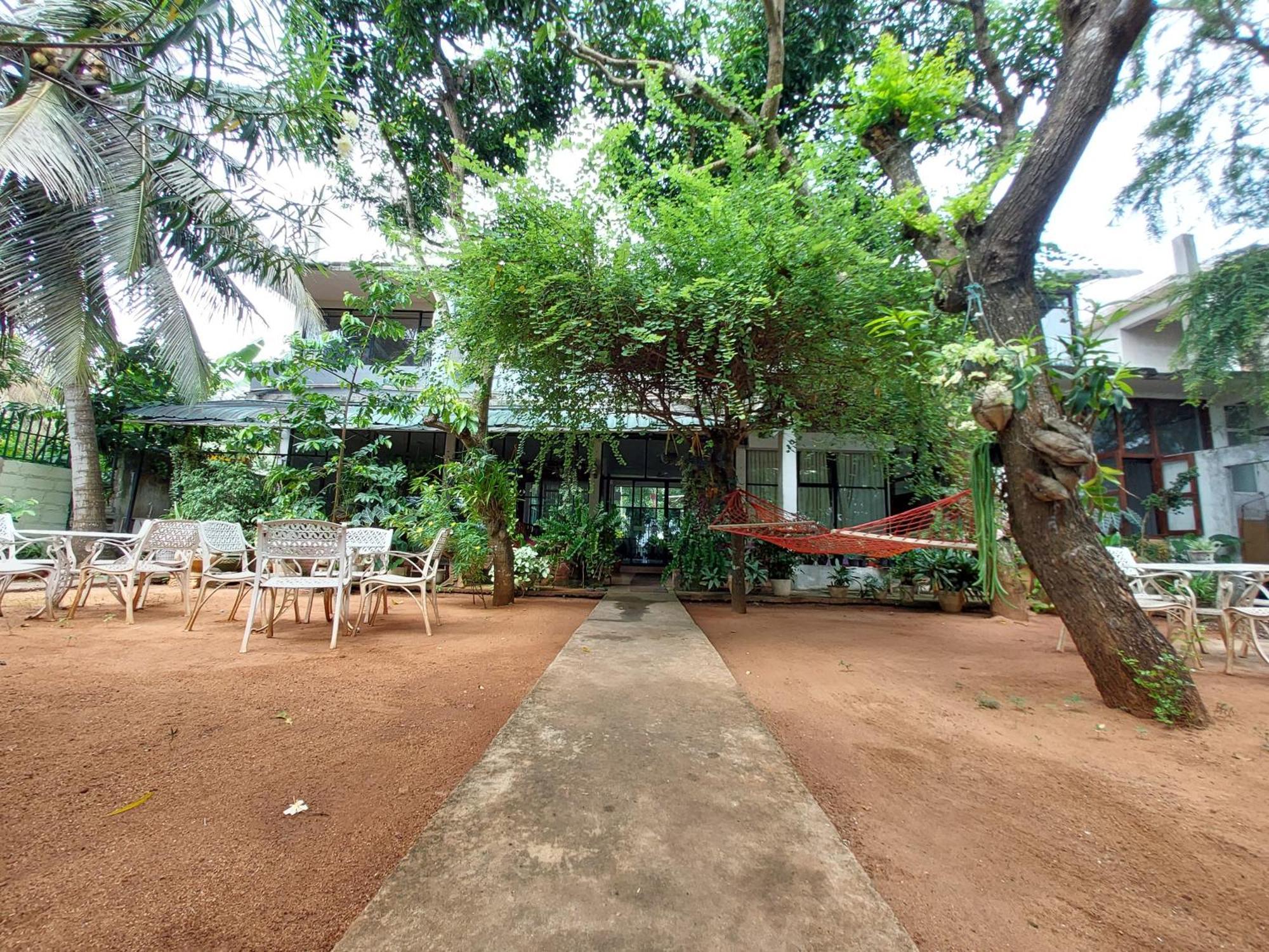 Lake Wave Hotel Anuradhapura Luaran gambar