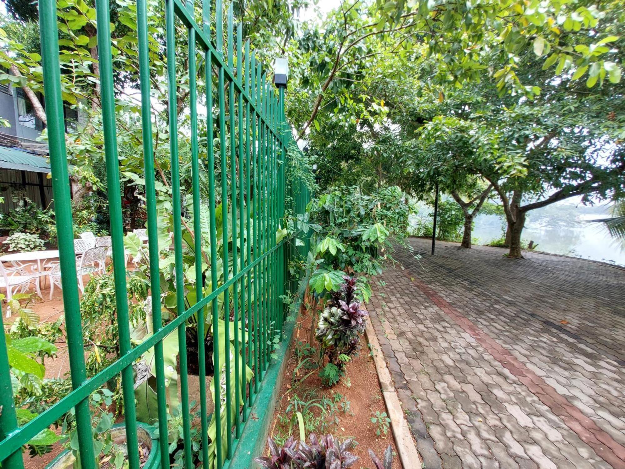 Lake Wave Hotel Anuradhapura Luaran gambar