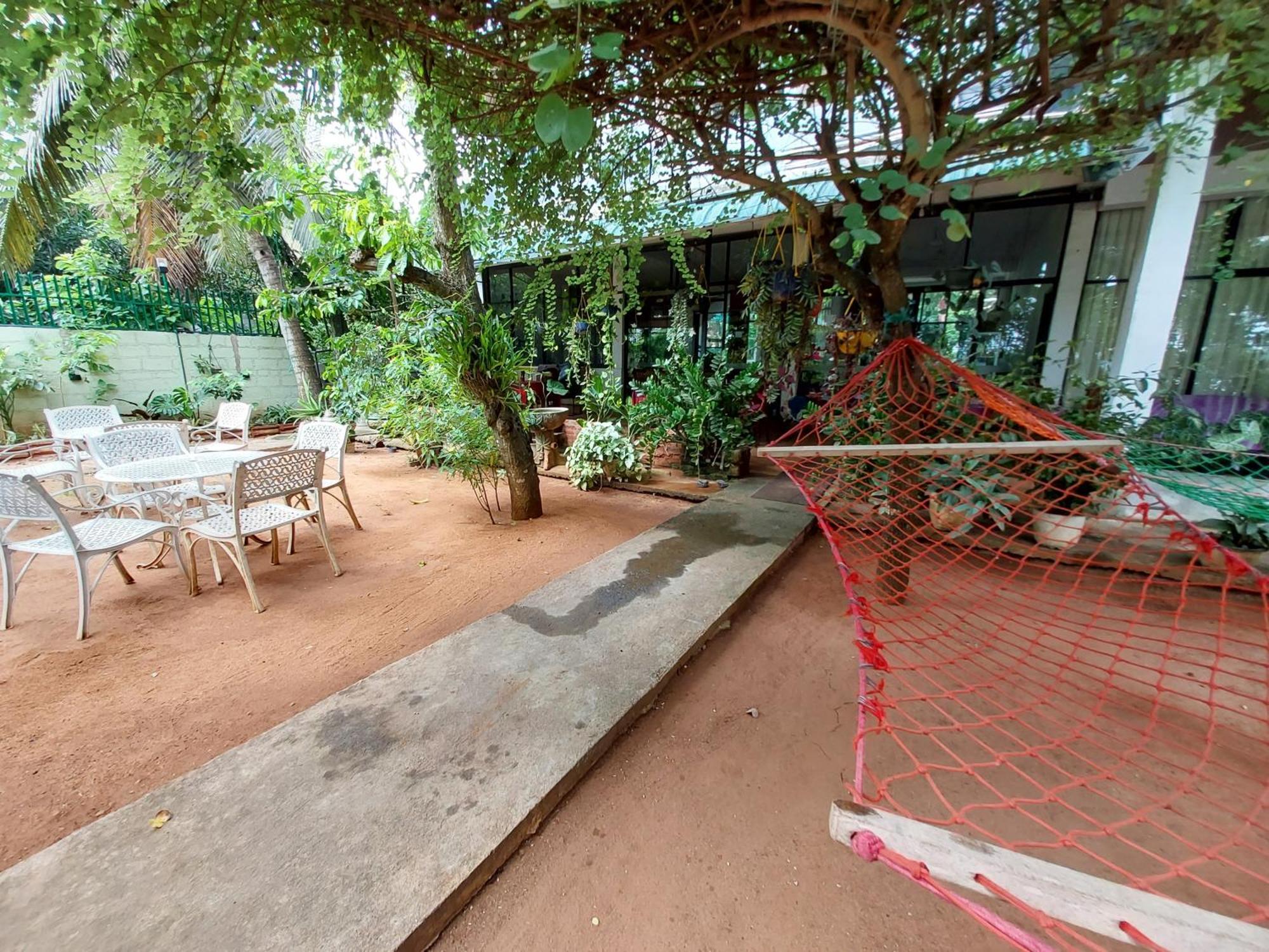 Lake Wave Hotel Anuradhapura Luaran gambar