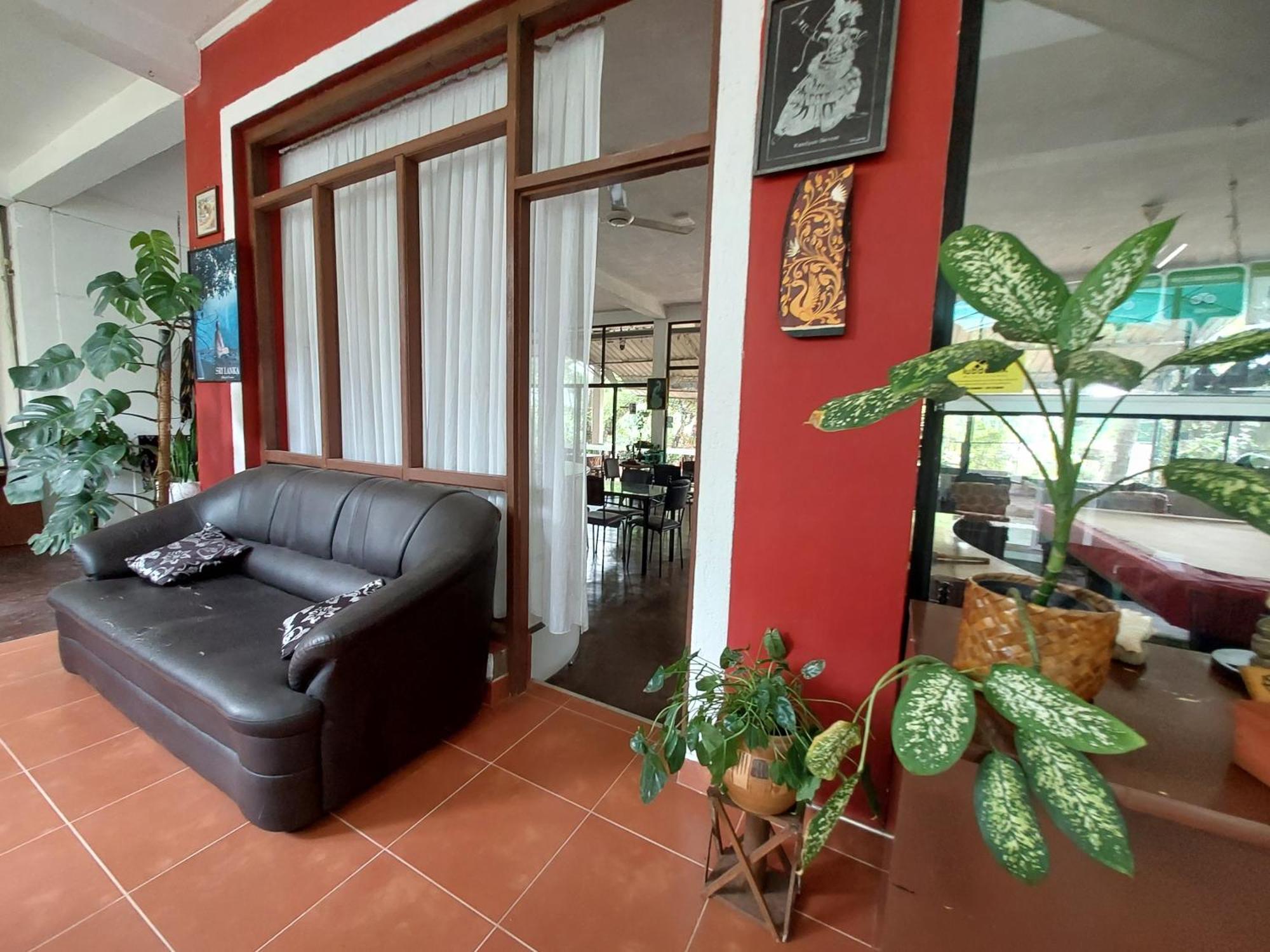 Lake Wave Hotel Anuradhapura Luaran gambar