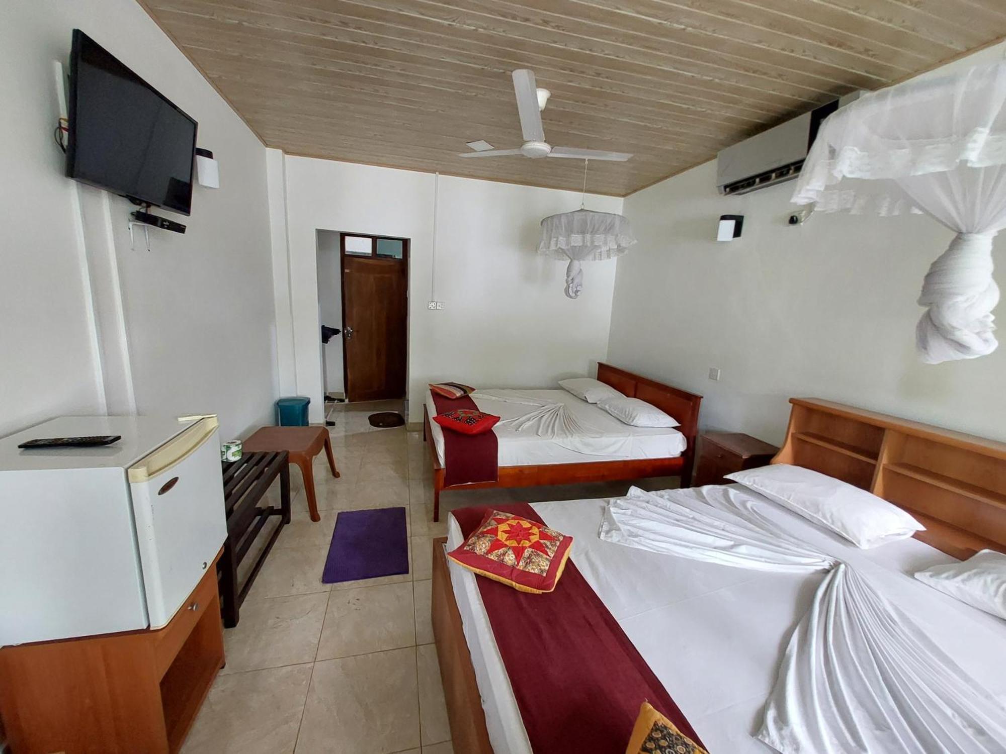 Lake Wave Hotel Anuradhapura Luaran gambar