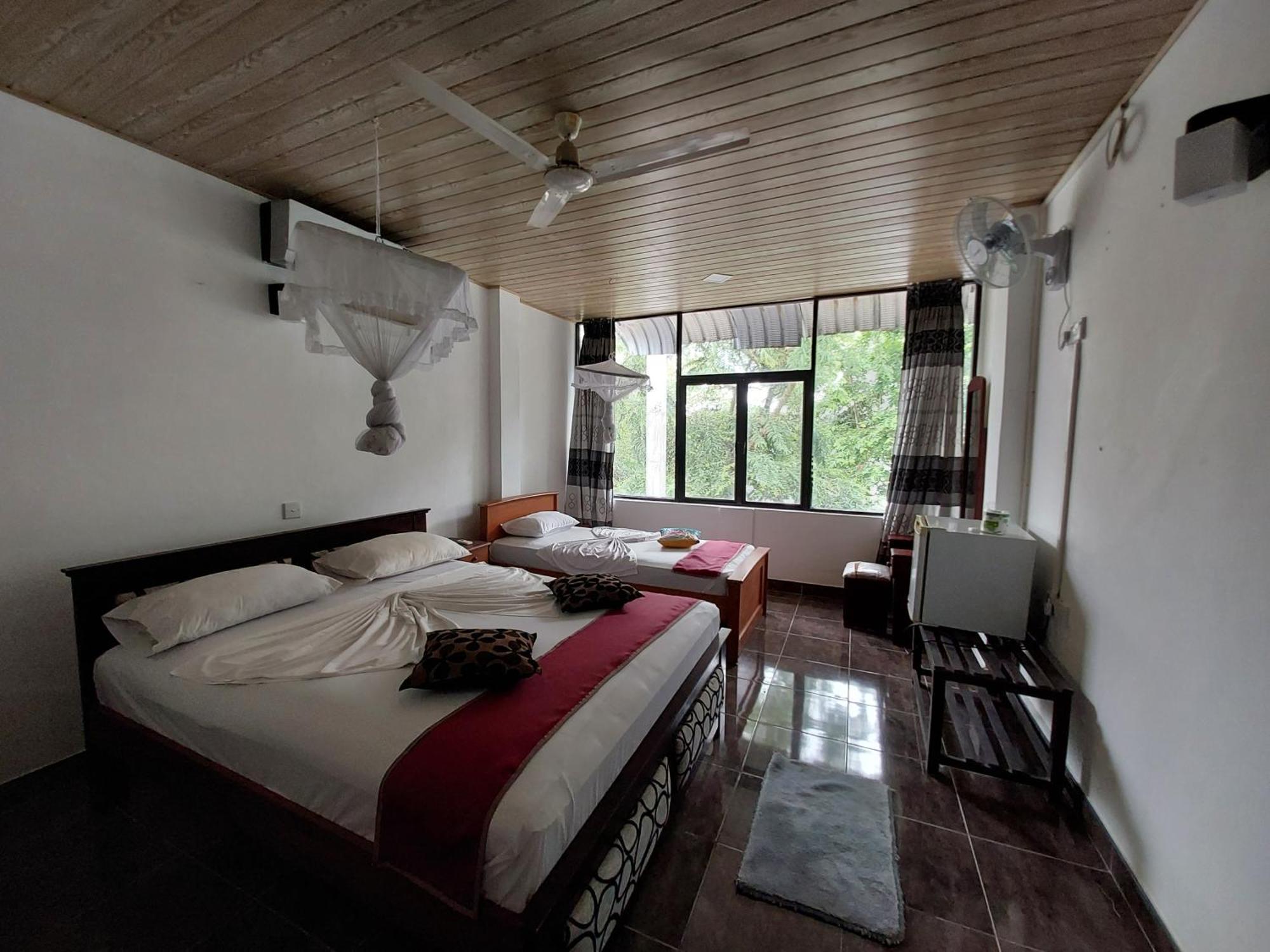 Lake Wave Hotel Anuradhapura Luaran gambar