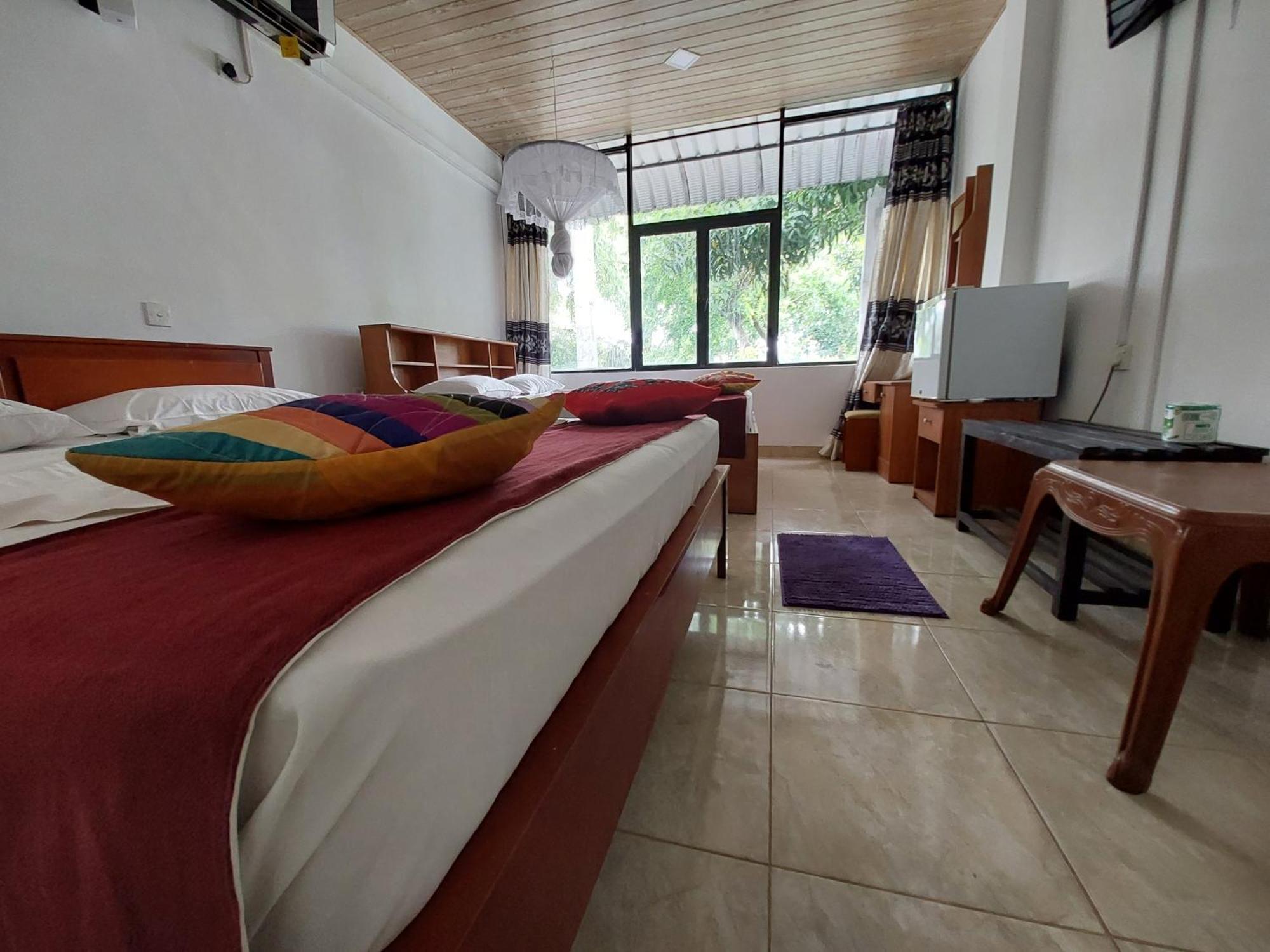 Lake Wave Hotel Anuradhapura Luaran gambar
