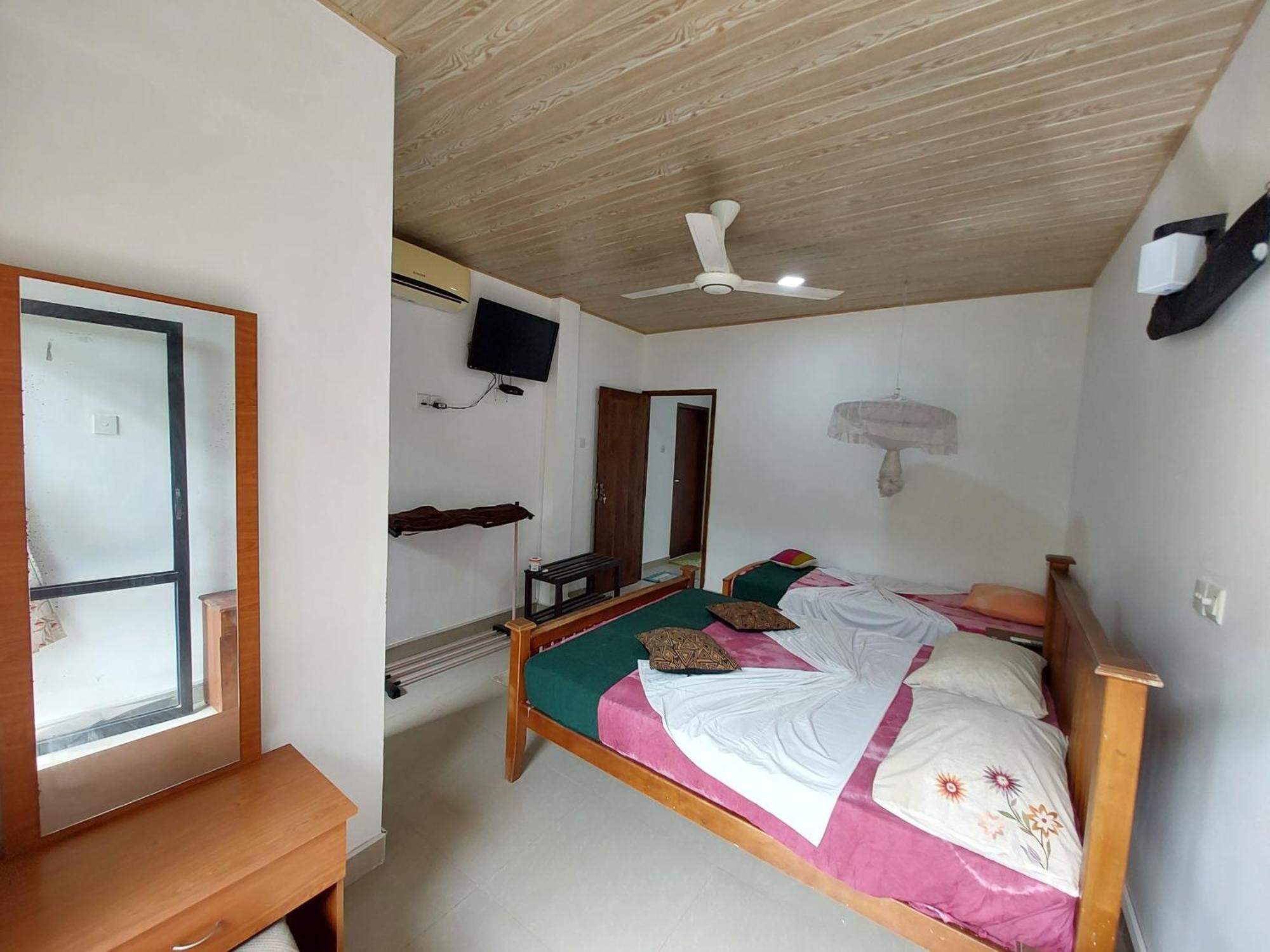 Lake Wave Hotel Anuradhapura Luaran gambar